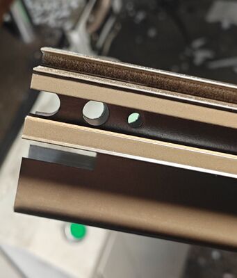 Aluminium glijprofiel vervaardigd met poedercoating voor de Zuid-Afrikaanse markt