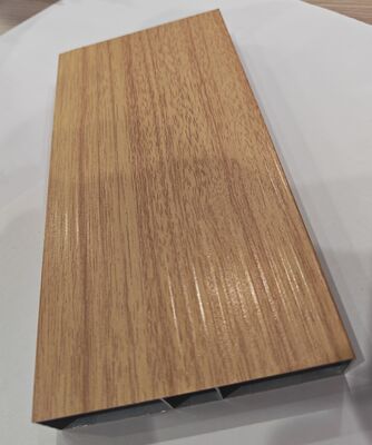 6063 Aluminiumprofielen voor extrusie met houten korrels OAK met textuur op maat