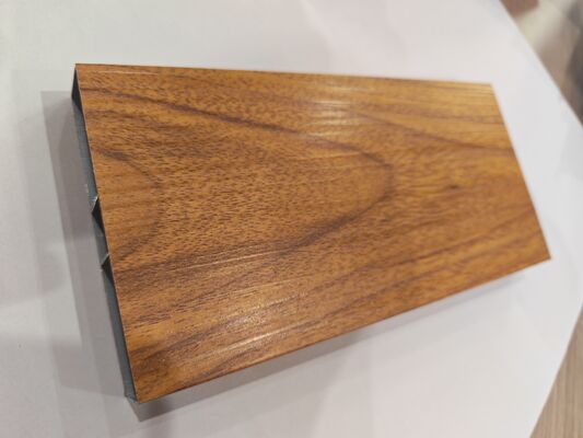 6063 Aluminiumprofielen voor extrusie met houten korrels OAK met textuur op maat