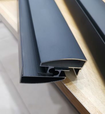 Aluminium doucheprofiel voor badkamer met poedercoating geanodiseerd zwart