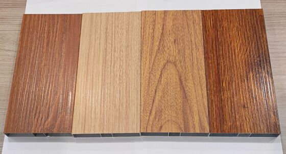 6063 Aluminiumprofielen voor extrusie met houten korrels OAK met textuur op maat
